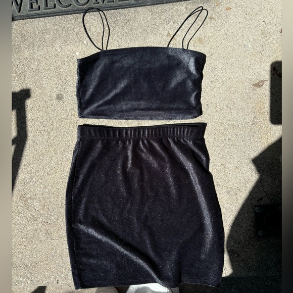 Garage matching top and skirt. - Picture 3 of 4